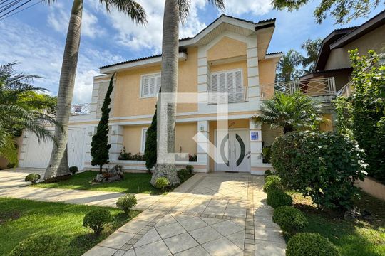 Fachada de casa de condomínio para alugar com 4 quartos, 600m² em Alphaville, Santana de Parnaíba