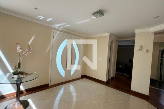 Hall de entrada de casa de condomínio para alugar com 4 quartos, 600m² em Alphaville, Santana de Parnaíba