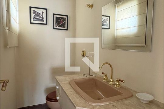 Lavabo de casa de condomínio para alugar com 4 quartos, 600m² em Alphaville, Santana de Parnaíba