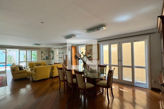 Casa de Condomínio para alugar com 4 quartos, 600m² em Alphaville, Santana de Parnaíba