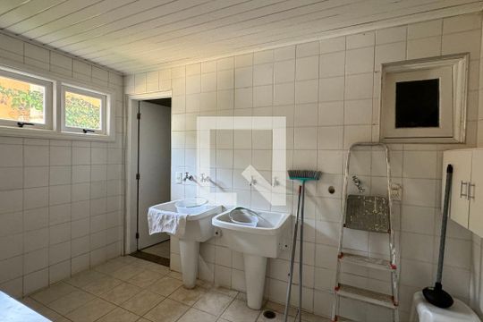 Área de Serviço de casa de condomínio para alugar com 4 quartos, 600m² em Alphaville, Santana de Parnaíba