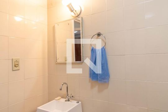 Banheiro de apartamento para alugar com 1 quarto, 45m² em Macedo, Guarulhos