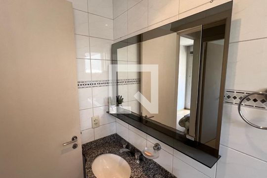 Banheiro de apartamento para alugar com 1 quarto, 36m² em Jardim Paulista, São Paulo