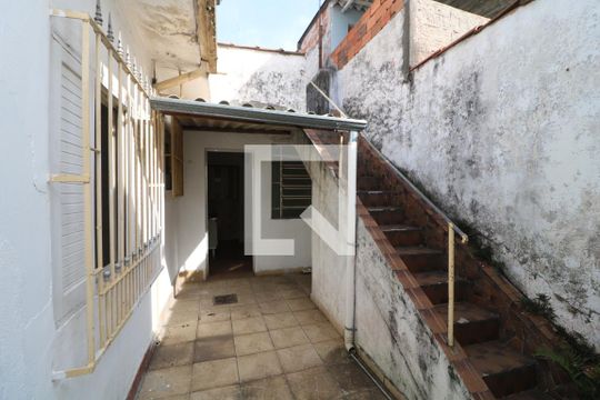 Quintal de casa à venda com 3 quartos, 80m² em Vila Antonieta, São Paulo