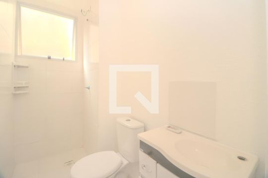 Banheiro de apartamento à venda com 2 quartos, 40m² em Sarandi, Porto Alegre