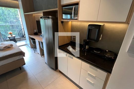 Cozinha de kitnet/studio para alugar com 1 quarto, 24m² em Cerqueira César, São Paulo