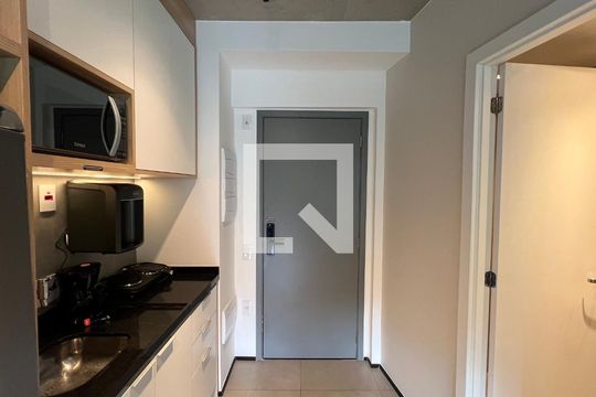 Cozinha de kitnet/studio para alugar com 1 quarto, 24m² em Cerqueira César, São Paulo