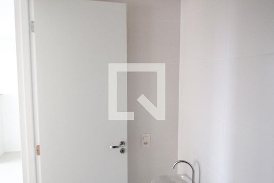 Banheiro de apartamento para alugar com 2 quartos, 33m² em Vila Nova Curuca, São Paulo