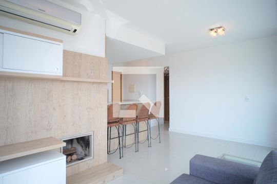 Sala de apartamento à venda com 2 quartos, 75m² em Três Figueiras, Porto Alegre