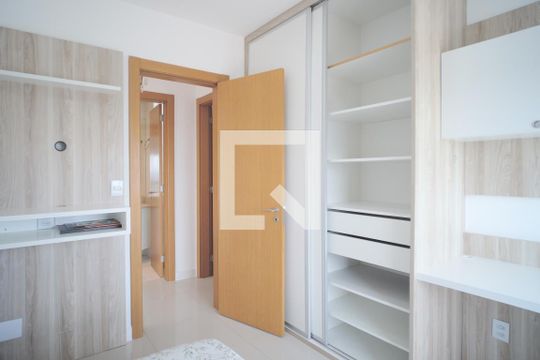 Quarto de apartamento à venda com 2 quartos, 75m² em Três Figueiras, Porto Alegre