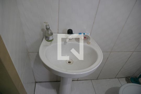 Banheiro de kitnet/studio para alugar com 1 quarto, 60m² em Rio dos Sinos, São Leopoldo