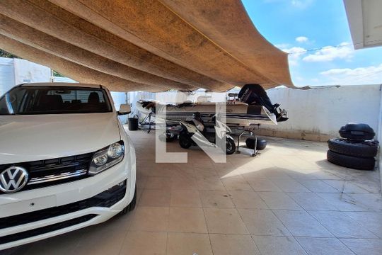 Quintal de casa à venda com 3 quartos, 300m² em Piratininga, Niterói