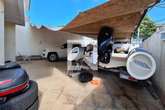 Quintal de casa à venda com 3 quartos, 300m² em Piratininga, Niterói