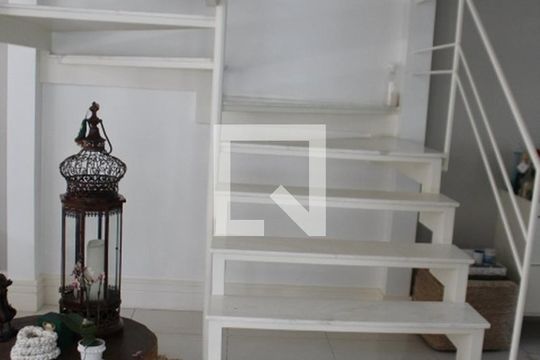 Escada de casa à venda com 3 quartos, 330m² em Brooklin Paulista, São Paulo