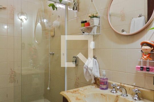 Banheiro de casa à venda com 2 quartos, 250m² em Santa Teresinha, São Paulo