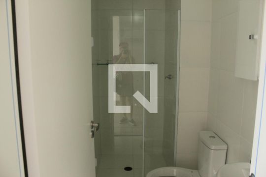 Banheiro de apartamento para alugar com 2 quartos, 33m² em Jardim Prudência, São Paulo