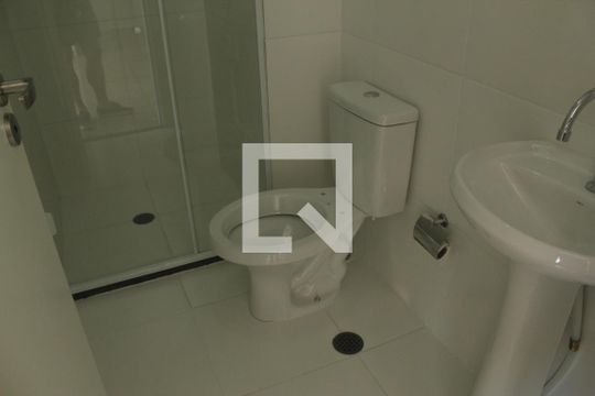 Banheiro de apartamento para alugar com 2 quartos, 33m² em Jardim Prudência, São Paulo