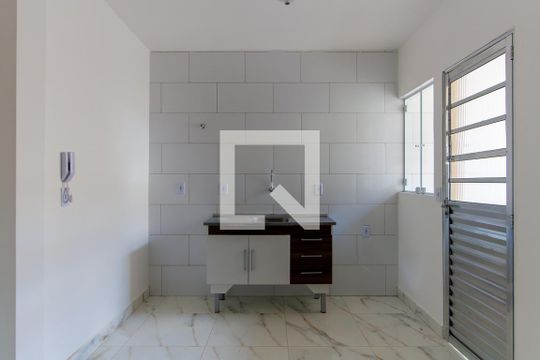 Cozinha de apartamento para alugar com 1 quarto, 40m² em Vila Nova, São Paulo