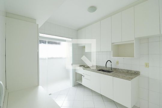 Cozinha de apartamento para alugar com 3 quartos, 214m² em Chora Menino, São Paulo