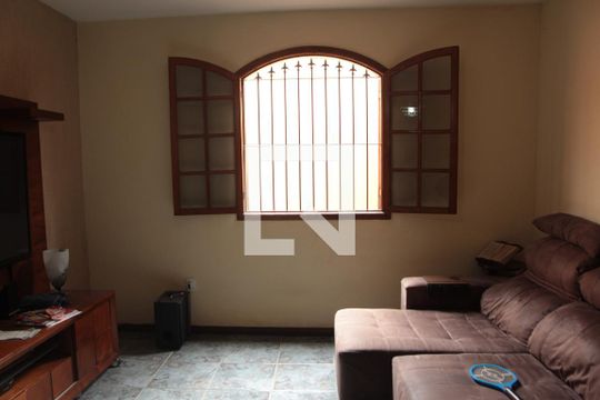 Casa à venda com 5 quartos, 257m² em Céu Azul, Belo Horizonte