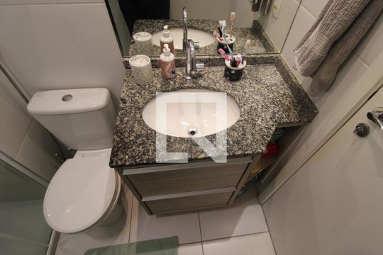Banheiro de apartamento à venda com 2 quartos, 46m² em Vila Maria, São Paulo