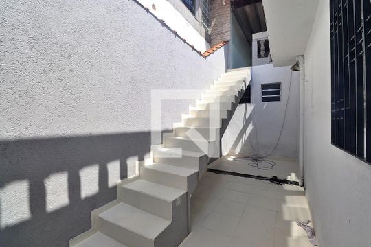 Quintal lateral de casa para alugar com 4 quartos, 210m² em Jardim das Maravilhas, Santo André