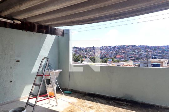 Área de Serviço de casa para alugar com 4 quartos, 210m² em Jardim das Maravilhas, Santo André