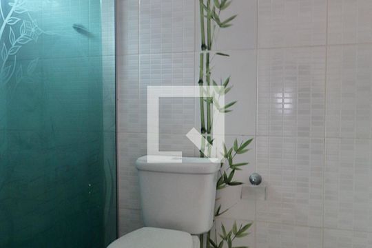 Suíte - Banheiro do Quarto 1 de casa para alugar com 4 quartos, 210m² em Jardim das Maravilhas, Santo André
