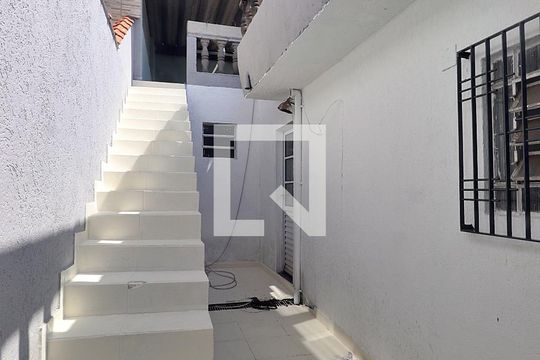 Quintal lateral de casa para alugar com 4 quartos, 210m² em Jardim das Maravilhas, Santo André