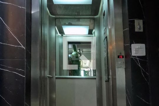 Entrada Privativa do Apartamento para o Elevador de apartamento para alugar com 3 quartos, 148m² em José Menino, Santos