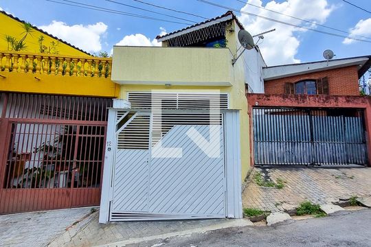 Fachada de casa à venda com 4 quartos, 200m² em Parque Pinheiros, Taboão da Serra
