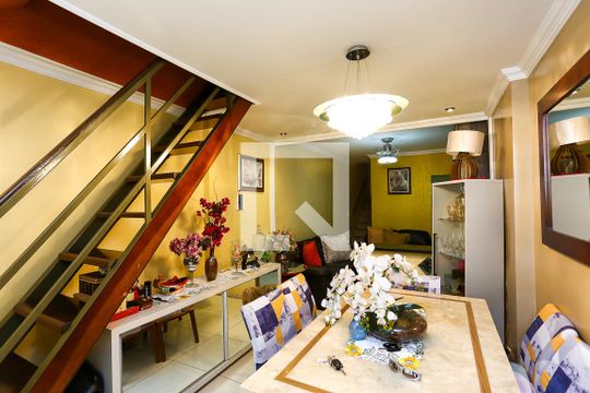 Sala de casa à venda com 4 quartos, 200m² em Parque Pinheiros, Taboão da Serra