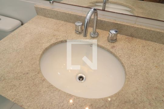 Banheiro da Suíte de apartamento para alugar com 2 quartos, 71m² em Vila Gomes Cardim, São Paulo