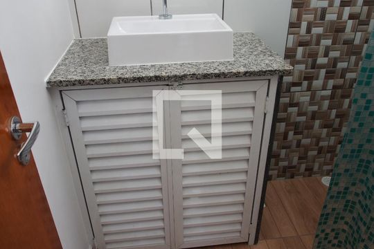 Banheiro de kitnet/studio para alugar com 1 quarto, 42m² em Jardim Itália, Várzea Paulista
