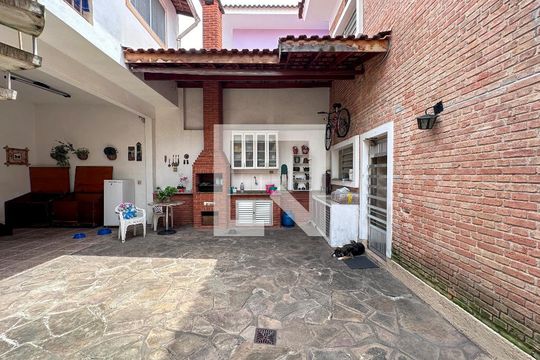 Quintal de casa à venda com 5 quartos, 250m² em Vila Cordeiro, São Paulo