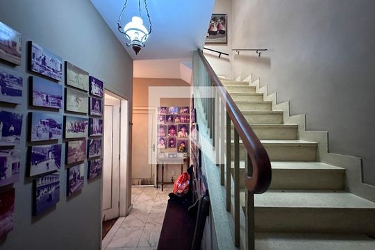 Corredor subida Quartos de casa à venda com 5 quartos, 250m² em Vila Cordeiro, São Paulo
