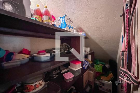 Despensa de casa à venda com 5 quartos, 250m² em Vila Cordeiro, São Paulo