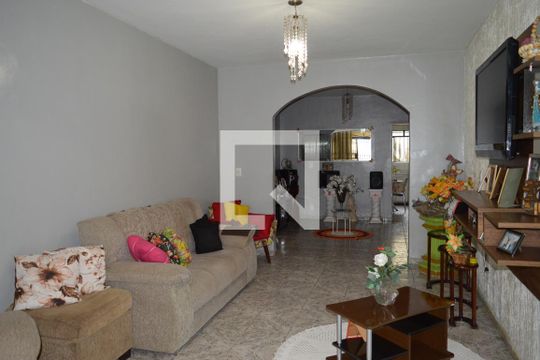 Sala 1 de casa à venda com 6 quartos, 360m² em Linda Vista, Contagem