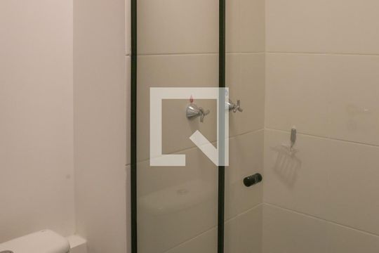 Banheiro de kitnet/studio para alugar com 1 quarto, 26m² em Perdizes, São Paulo