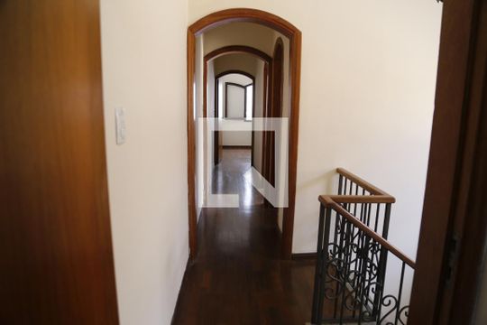 Corredor de casa à venda com 3 quartos, 200m² em Jardim Felicidade (zona Oeste), São Paulo