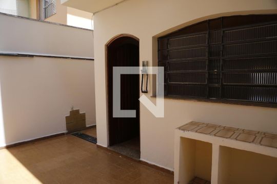Quintal de casa à venda com 3 quartos, 200m² em Jardim Felicidade (zona Oeste), São Paulo