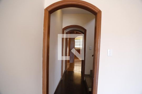 Corredor de casa à venda com 3 quartos, 200m² em Jardim Felicidade (zona Oeste), São Paulo