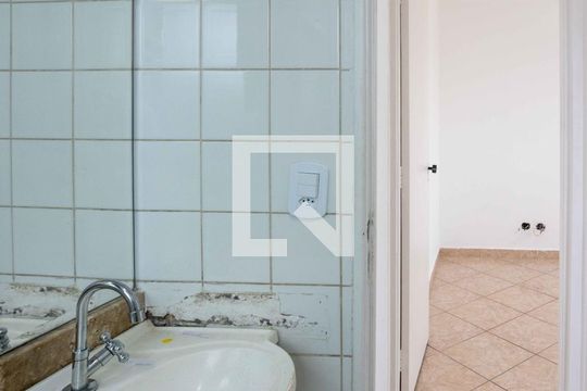 Banheiro de apartamento para alugar com 2 quartos, 50m² em Centro, Diadema