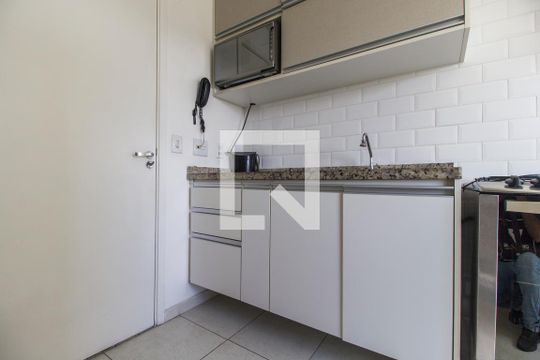 Cozinha de apartamento para alugar com 2 quartos, 88m² em Sítio Tamboré Alphaville, Barueri
