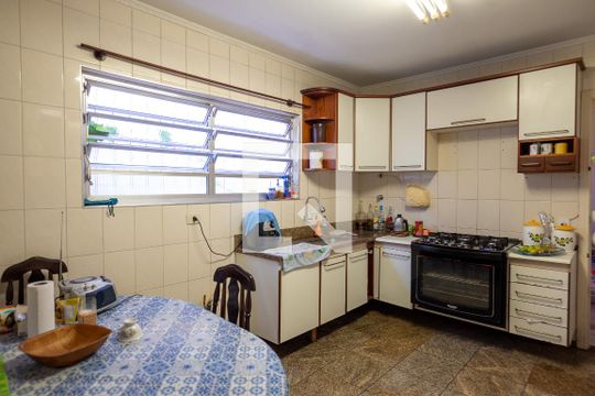 Cozinha de casa à venda com 3 quartos, 265m² em Vila Brasilina, São Paulo