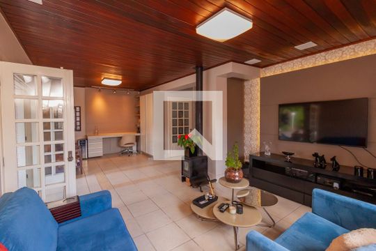 Escritório de casa para alugar com 5 quartos, 328m² em Hamburgo Velho, Novo Hamburgo