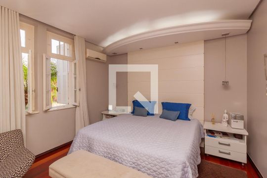 Suíte de casa para alugar com 5 quartos, 328m² em Hamburgo Velho, Novo Hamburgo