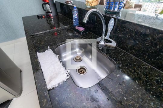 Cozinha de apartamento para alugar com 2 quartos, 65m² em Vila Celeste, São Paulo