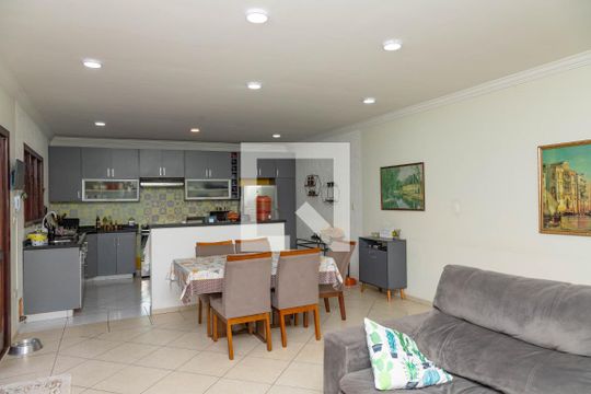 Casa 1 - sala  de casa à venda com 4 quartos, 250m² em Conceição, Diadema