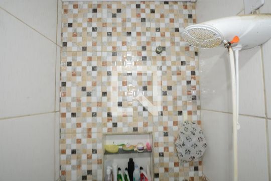 Banheiro de casa para alugar com 1 quarto, 50m² em Irajá, Rio de Janeiro